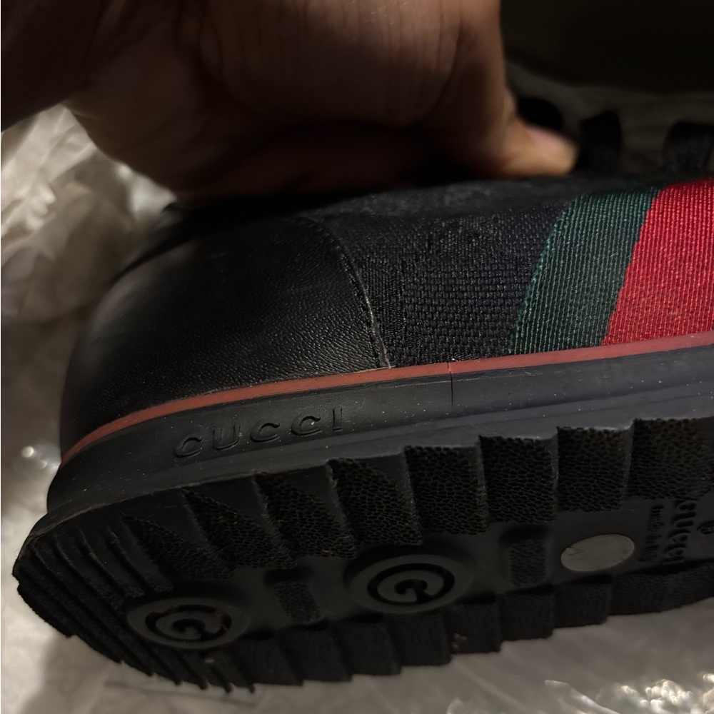 Gucci Black Sneakers with Green and Red Accents - Picture 8 of 8